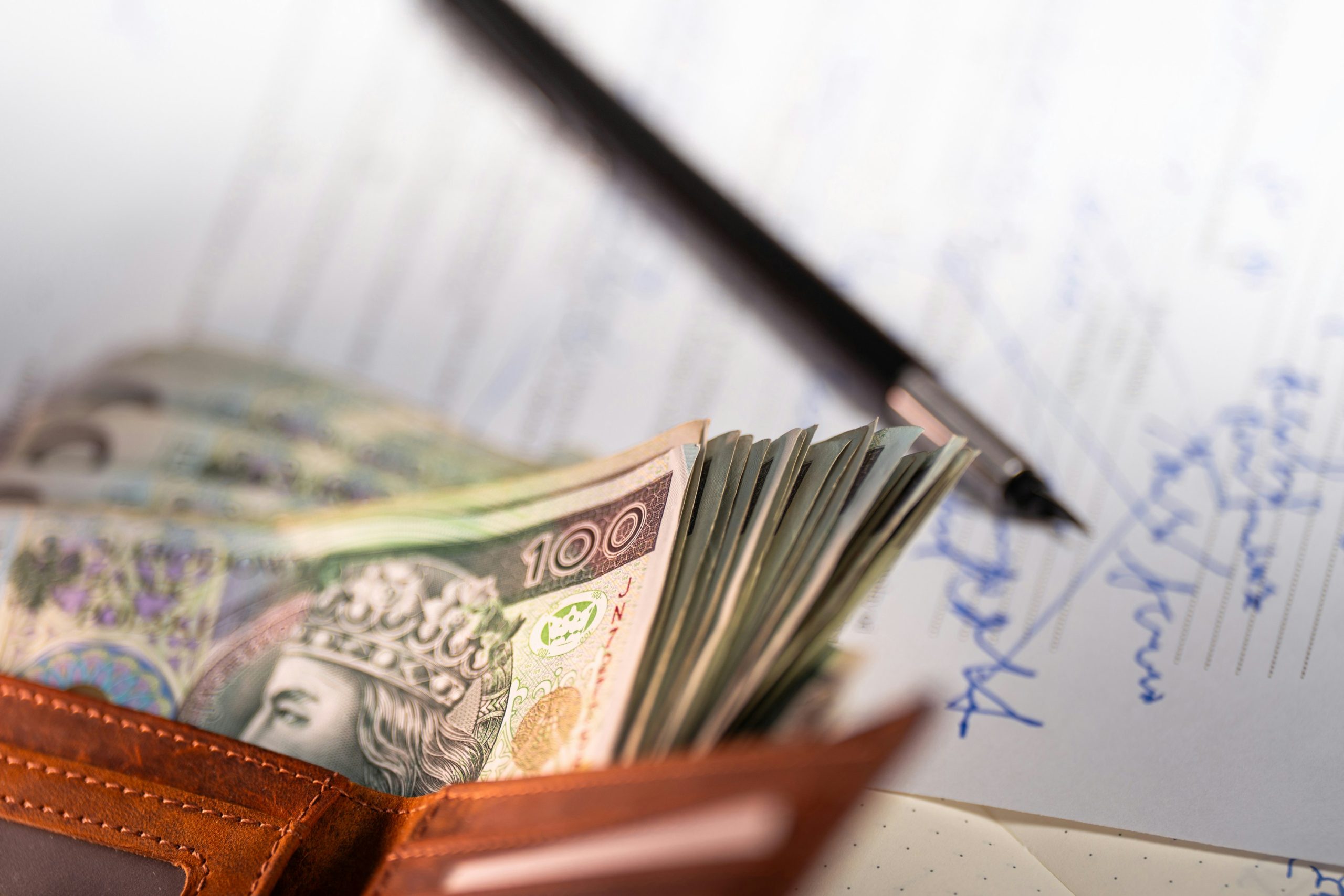 In-House Payroll vs. Payroll Outsourcing: What Changes Behind the Scenes?